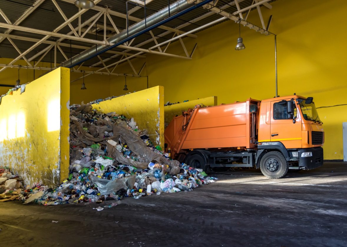 Cum se realizează transportul deșeurilor cu ajutorul firmelor specializate